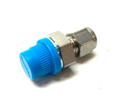 USED SWAGELOK STAINLESS STEEL MALE TUBE CONNECTOR FITTING 1/4" ISO THREAD