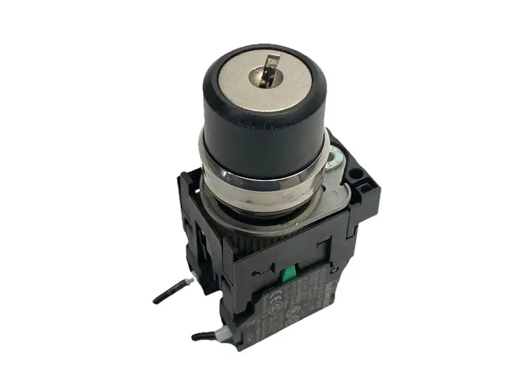 Used SIEMENS KEYLOCK SWITCH 2-POSITION 10A 500V 22.3MM NO KEY Relays & Switches Michigan US | Maverick Industrial Sales #1092948