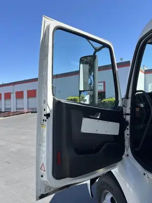 USED 2022 VOLVO VNR42T300