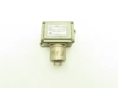 United Electric J6D 9557 B050 Pressure Switch 40PSI 15A 125/250V