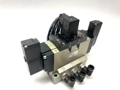 USED SMC 4/5 PORT SOLENOID VALVE 3-POSITION DC21-26V