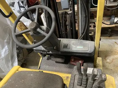 USED HYSTER EF55XM2-33 4,500 LB ELECTRIC FORK-LIFT