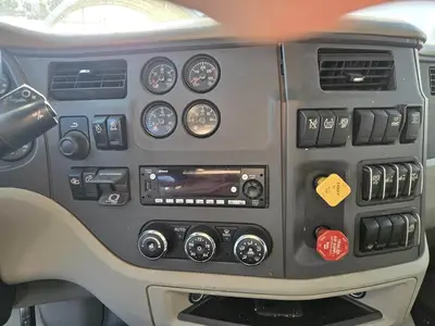 USED 2022 PETERBILT 567