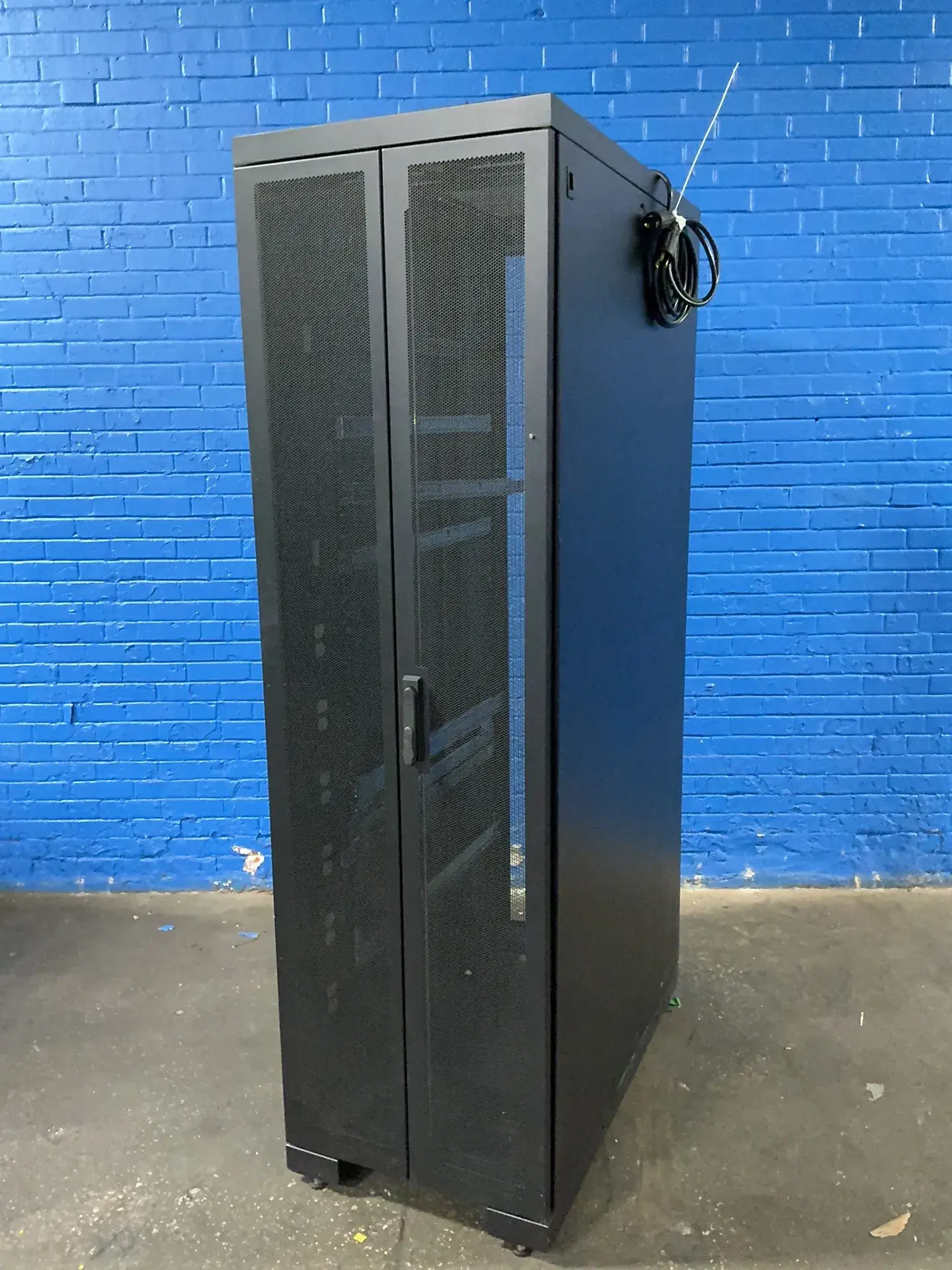 Used APC _UNKNOWN_ Cabinets Ohio US | HGR 24 #1787392