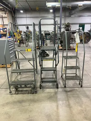 Used _UNKNOWN_ _UNKNOWN_ Ladders Minnesota US | Myron Bowling Auctioneers Inc #1541731