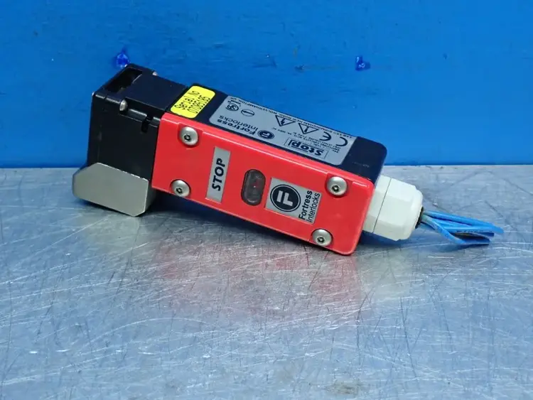 Used FORTRESS INTERLOCKS ATHSTOP024X003 Relays & Switches | HGR 24 #739174