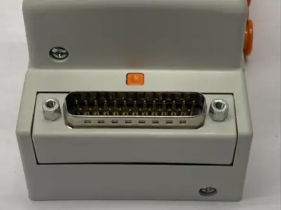 SMC VV5QC11-03N7FD0-S Plug-In Pneumatic Manifold Base 3-Station - Used