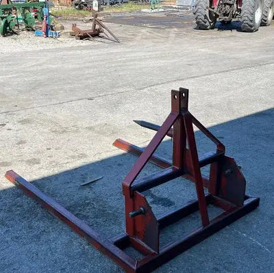 3PT HITCH BALE LIFT Bale Lift | County Equipment Company LLC (6)