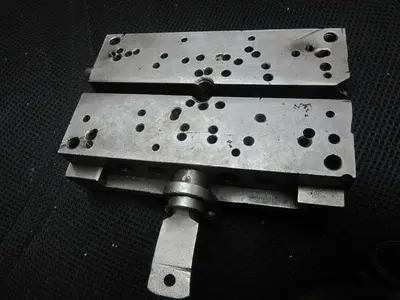 1856-385 RARE ANTIQUE ORNAMENTAL & ENGINE TURNING WORK HOLDING Self Centering VISE