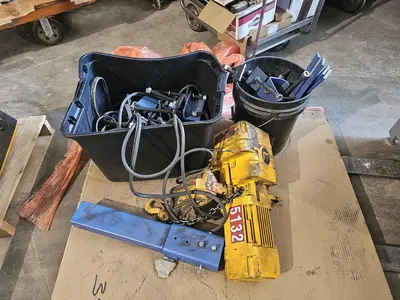 USED GORBEL 1/2 TON ALUMINUM BRIDGE FREESTANDING CRANE