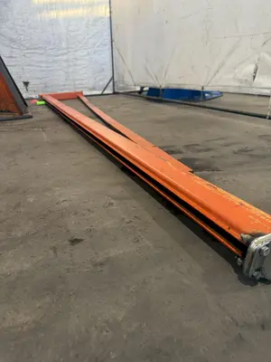 9'6" X 1/4 TON JIB CRANE. STOCK # 1004025.