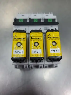 USED Cooper Bussmann CCP-3-30CF Fuse Block w/TCF6 600VAC Cube Fuse