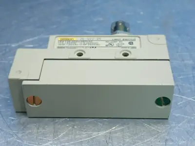 NEW OMRON ZEQ222S