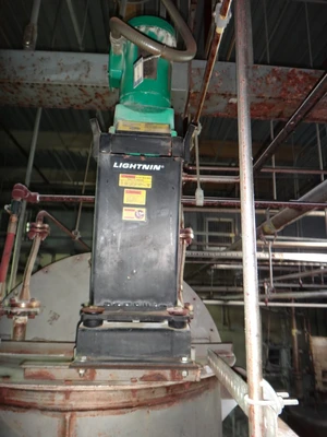 USED LIGHTNIN V5Q25
