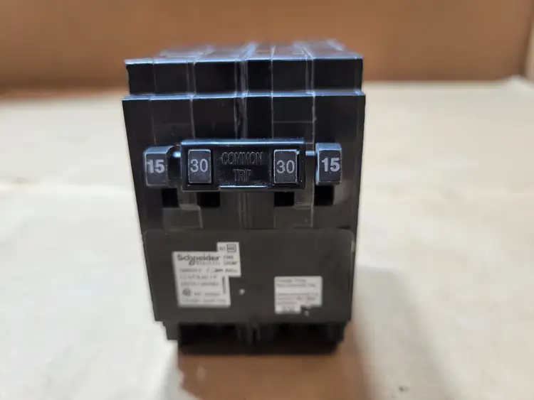 Used SCHNEIDER ELECTRIC CHOMT1515230 Switchgears British Columbia CA | Lenmark #1438490