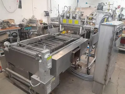 USED BELSHAW CENTRY DD200 / C300 GAS AUTOMATIC CAKE DONUT FRYER LINE