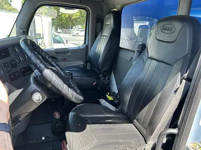 USED 2018 PETERBILT 579