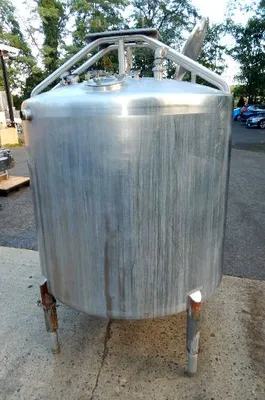 USED 550 GALLON MIXING TANK 550 GALLON