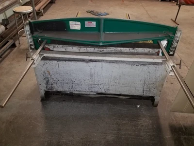 National NH-5216 Hydraulic Sheer 16 Ga, 52.5" Width