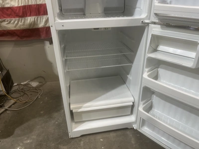USED HOTPOINT FREEZER ON TOP