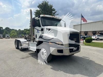 USED 2017 CATERPILLAR CT660S