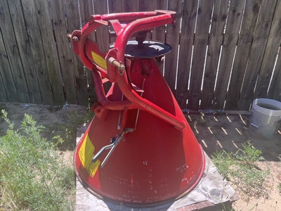 USED COSMO 500 FERTILIZER SPREADER