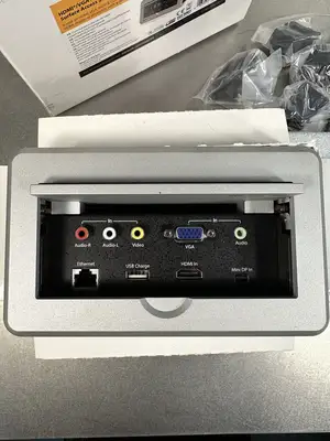 Startech.com Conference Table Connectivity Box HdmiVgaMini Displayport BIN1.1.1