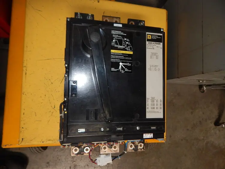Used SQUARE D 04-15311-474 Circuit Breakers Texas US | Aucto #1308314