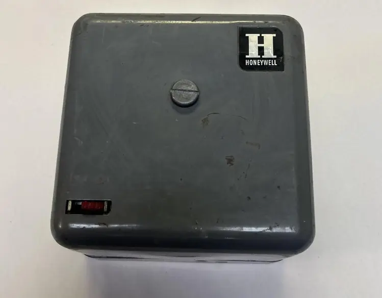 Used HONEYWELL RA890E1009 HVAC Parts and Equipment | Surplus Asset Holdings #1203664