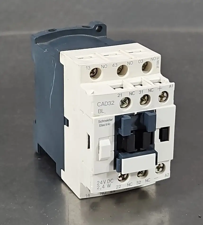 Schneider CAD32BL Contactor. Loc4B-26