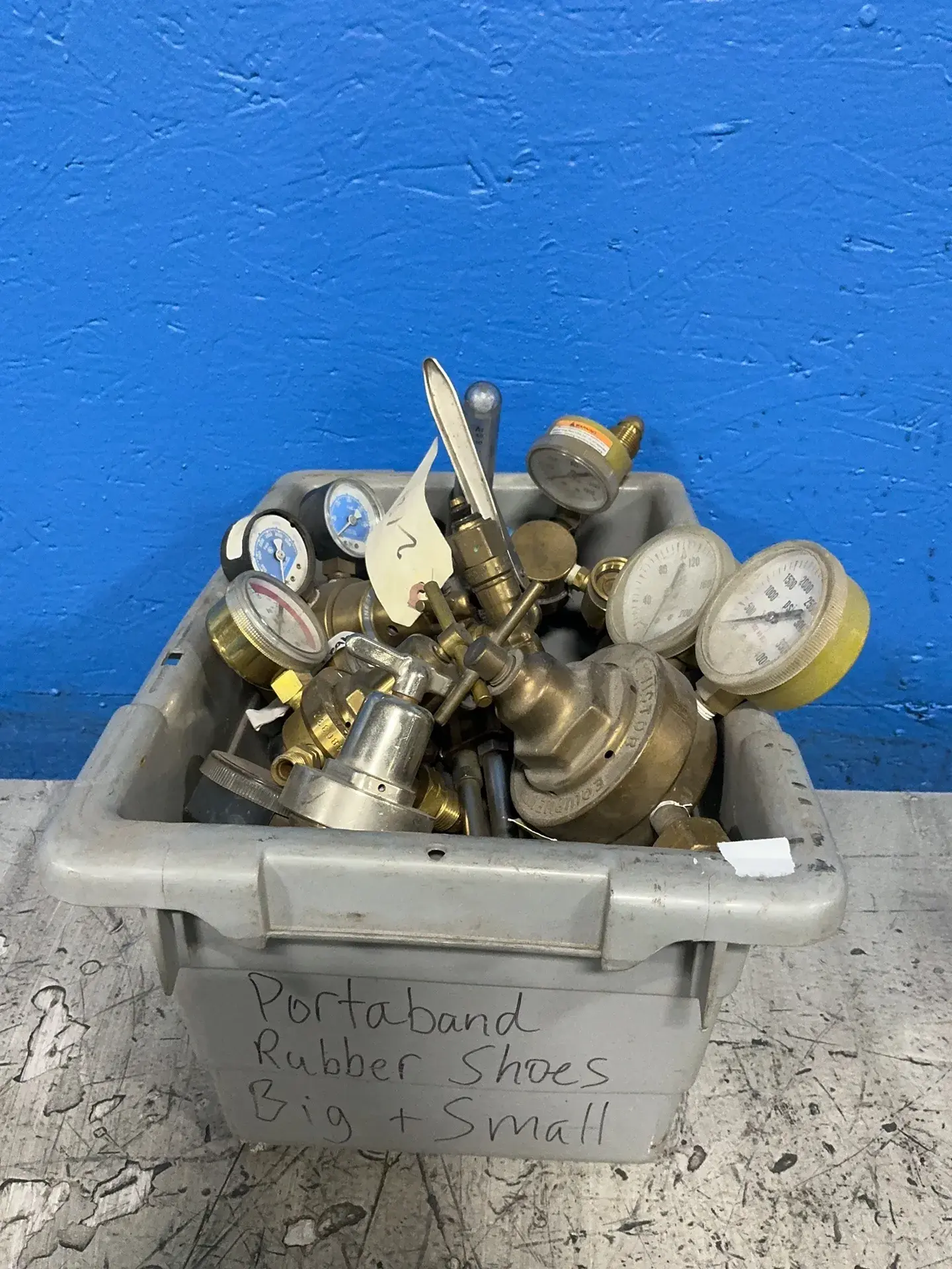Equipment Co, Harris, Victoria Equipment  Pressure Gauges