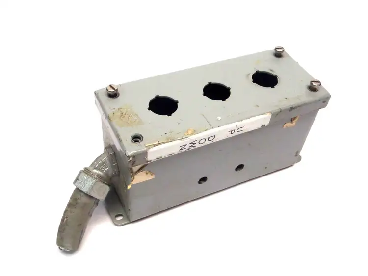 Used Hoffman 3 Hole 22.5mm Pushbutton Enclosure 7.00 x 2.75 X 3 Electrical Boxes Michigan US | Maverick Industrial Sales #1401754