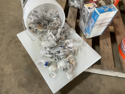Used MIXED LOT OF BREWERS HARDWARE, BREWING ACCESSORIES, AND CLEANING UTENSILS Brewing Equipment Michigan US | Miedema Asset Management Group #1761527