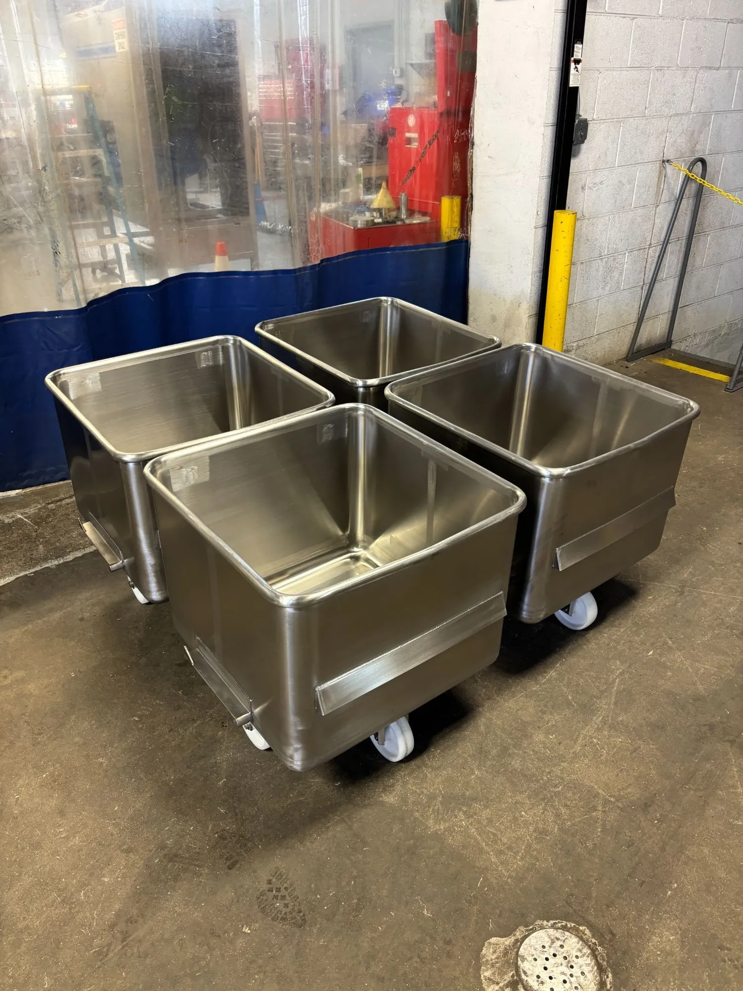 New | in-Stock M&M Equipment Corp. 400# Buggies Bins Illinois US | M&M Equipment Corp. #1405270