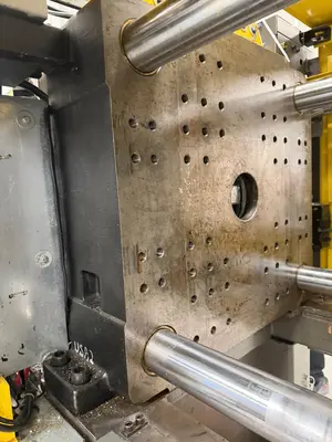 2010 MILACRON ROBOSHOT S-2000i-110B Injection Molding Horizontal/Vertical | Machinery Network (9)