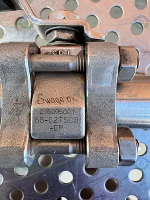 USED SWAGELOK SS-62TSC8 -EP  STAINLESS STEEL BALL VALVE  W/ 1/2" SANITARY FITTING