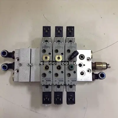 USED BOSCH 0 820 023 502 / MANIFOLD