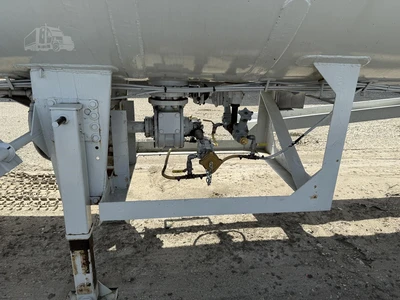 Used 1972 LUBBOCK _UNKNOWN_ Liquid Supply Trailers Indiana US | Lakeshore Equipment Sales #1546602