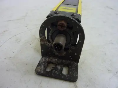USED BANNER ENGINEERING SLSE30-1050Q8