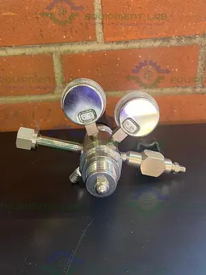 USED HARRIS SPECIALTY KH1096 722C-125-540-BE GAS LAB REGULATOR 3000 PSI