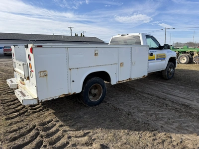 USED 2005 GMC 3500