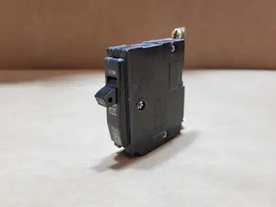 USED SQUARE D QOB120
