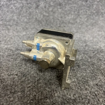 Used Johnson Controls R-3030-I Relays & Switches California US | Davliegogo LLC #1708075