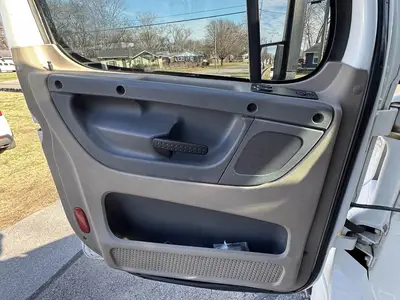 USED 2013 FREIGHTLINER CASCADIA 125