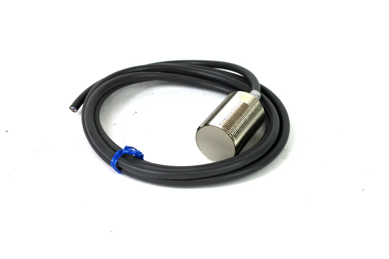 NEW OMRON E2E-X10E1