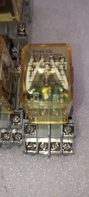 USED IDEC idec sy4s-05 socket and relay ry4s-ul
