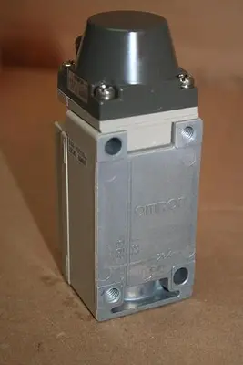 NEW OMRON D4A-3E05N