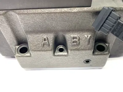 USED YUKEN HYDRAULIC DIRECTIONAL SOLENOID VALVE 31.5MPA 4570PSI