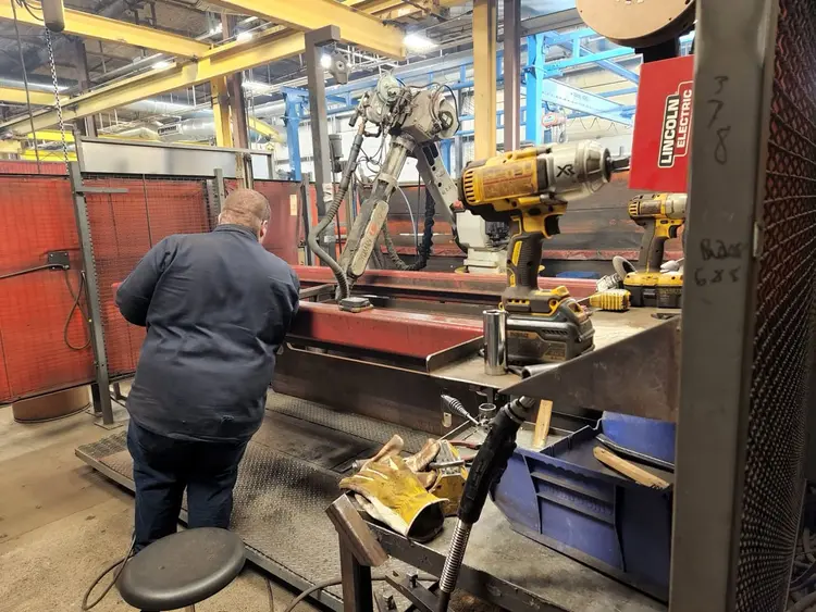 Used 2003 YASKAWA MOTOMAN YR-UP20-A12 Robotic Welding Cells District of Columbia US | Revelation Machinery #404023