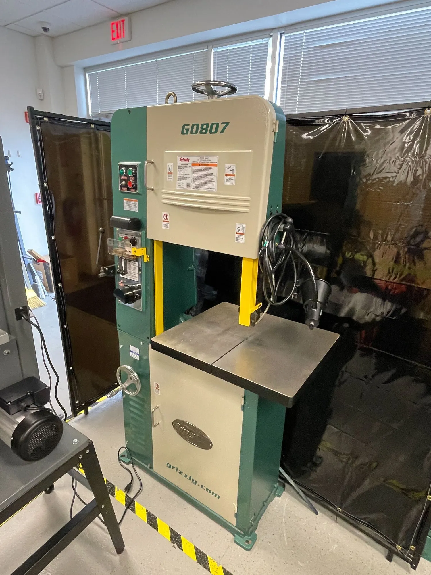 Used 2021 GRIZZLY G0807 Vertical Band Saws Maryland US | Clark Machinery Sales, LLC #1369454